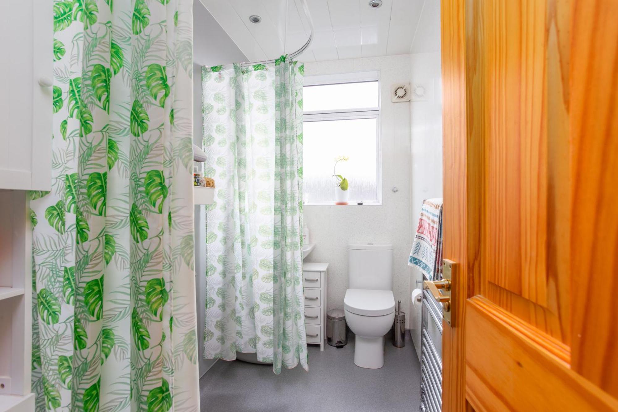 Bright & Spacious Double Room With Garden View- Close To Airport & City Centre Edinburgh Dış mekan fotoğraf